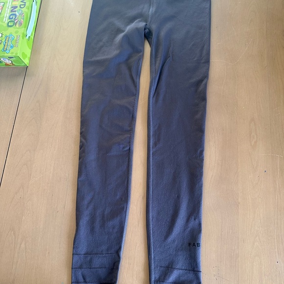 Pants 💜🤍 - Picture 3 of 15